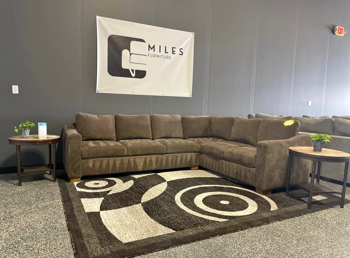 Thomasville Ellsford 2 Piece Fabric Sectional - Free Delivery